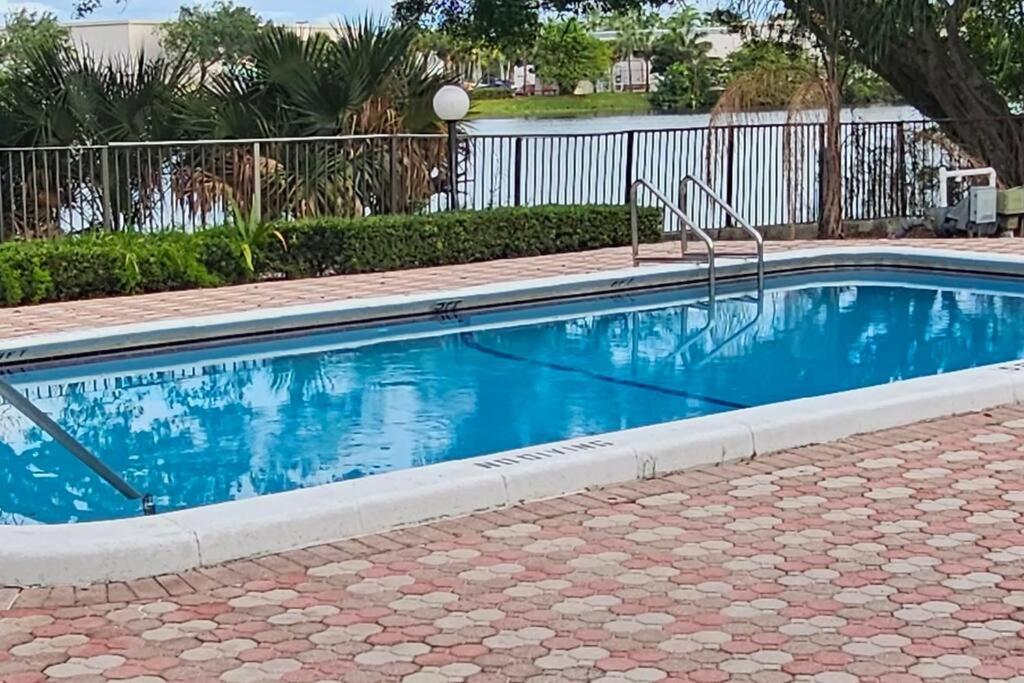 Fully Furnished, Beautiful, Spacious Two Bedroom Condo Lauderhill Exteriér fotografie