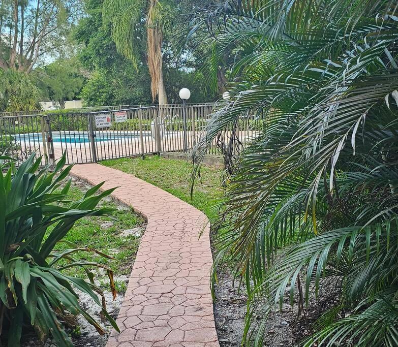 Fully Furnished, Beautiful, Spacious Two Bedroom Condo Lauderhill Exteriér fotografie