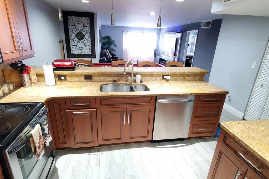 Fully Furnished, Beautiful, Spacious Two Bedroom Condo Lauderhill Exteriér fotografie